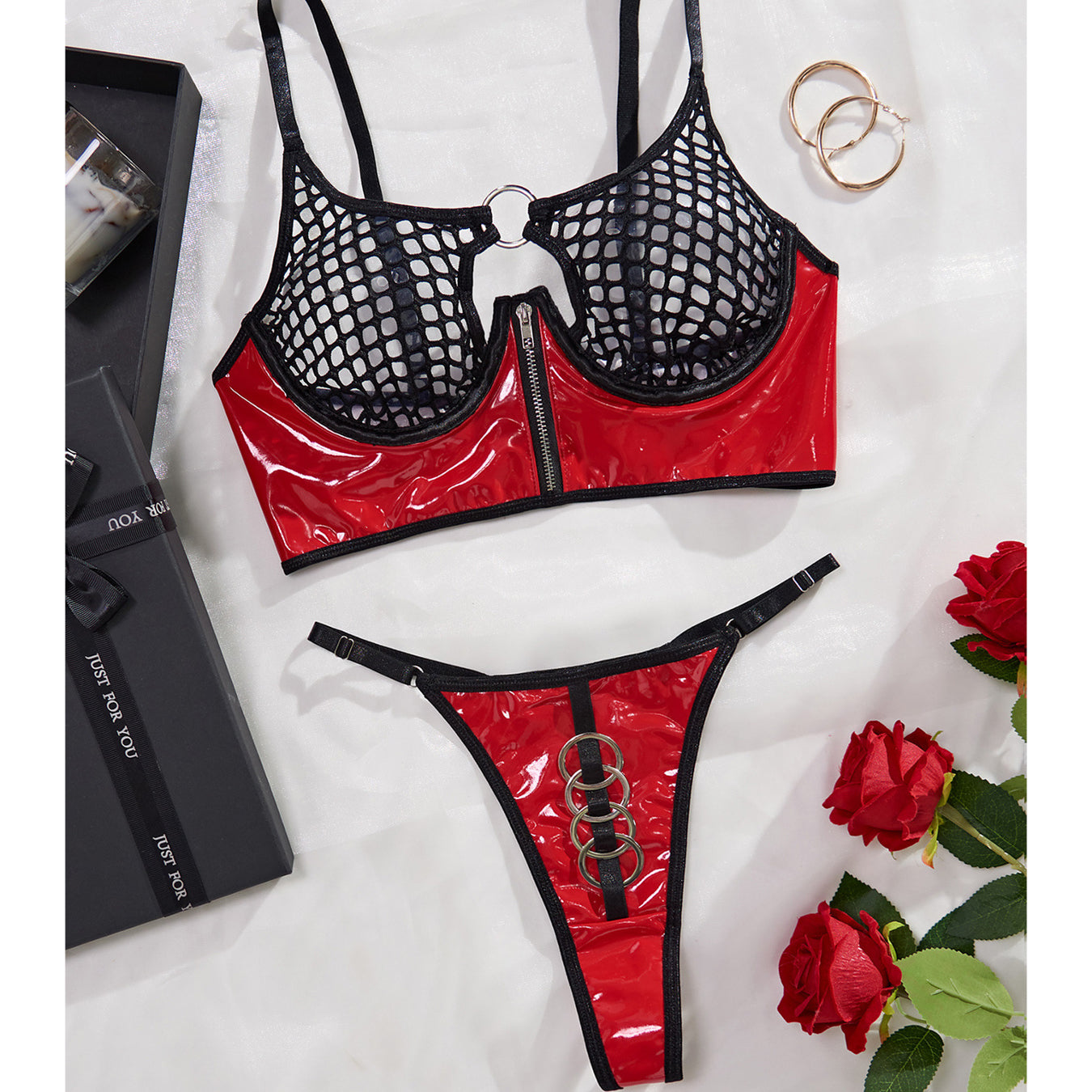 Komplet bielizny z ażurowym topem i siateczkowymi detalami na romantyczne wieczory Mikaela Multikolor