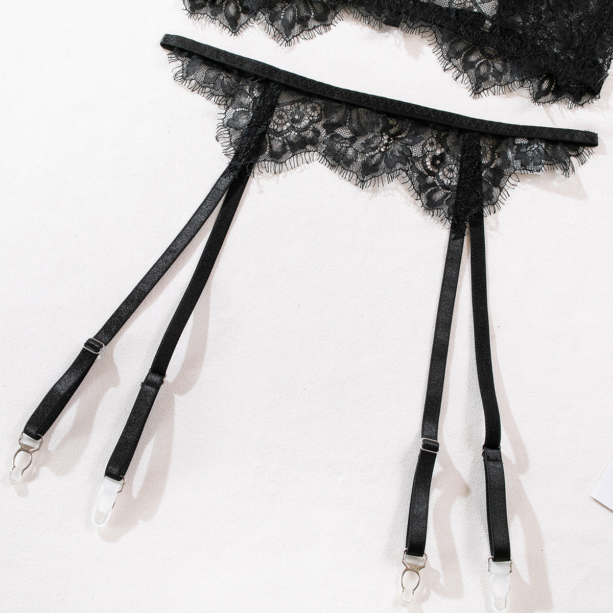 Koronkowy komplet bielizny z regulowanymi paskami na romantyczne wieczory Yulya