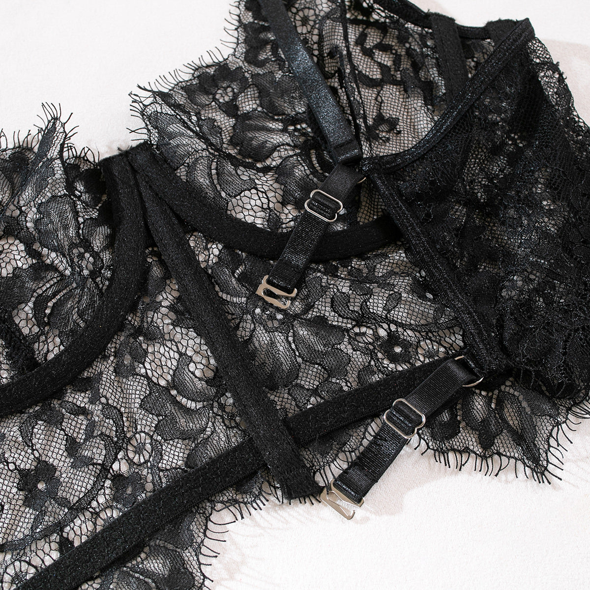 Koronkowy komplet bielizny z regulowanymi paskami na romantyczne wieczory Yulya