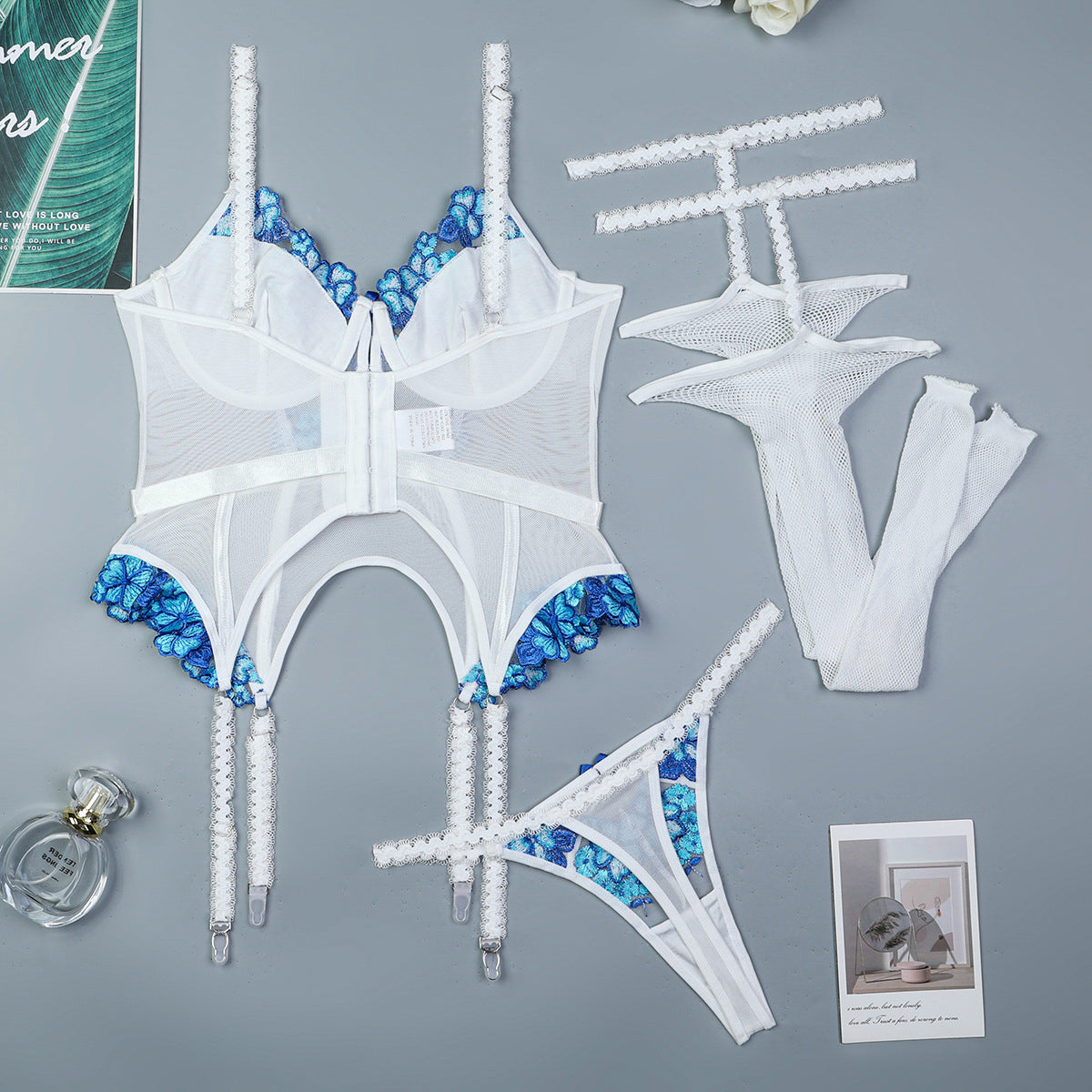 Komplet bielizny z haftem i pończochami Nikita