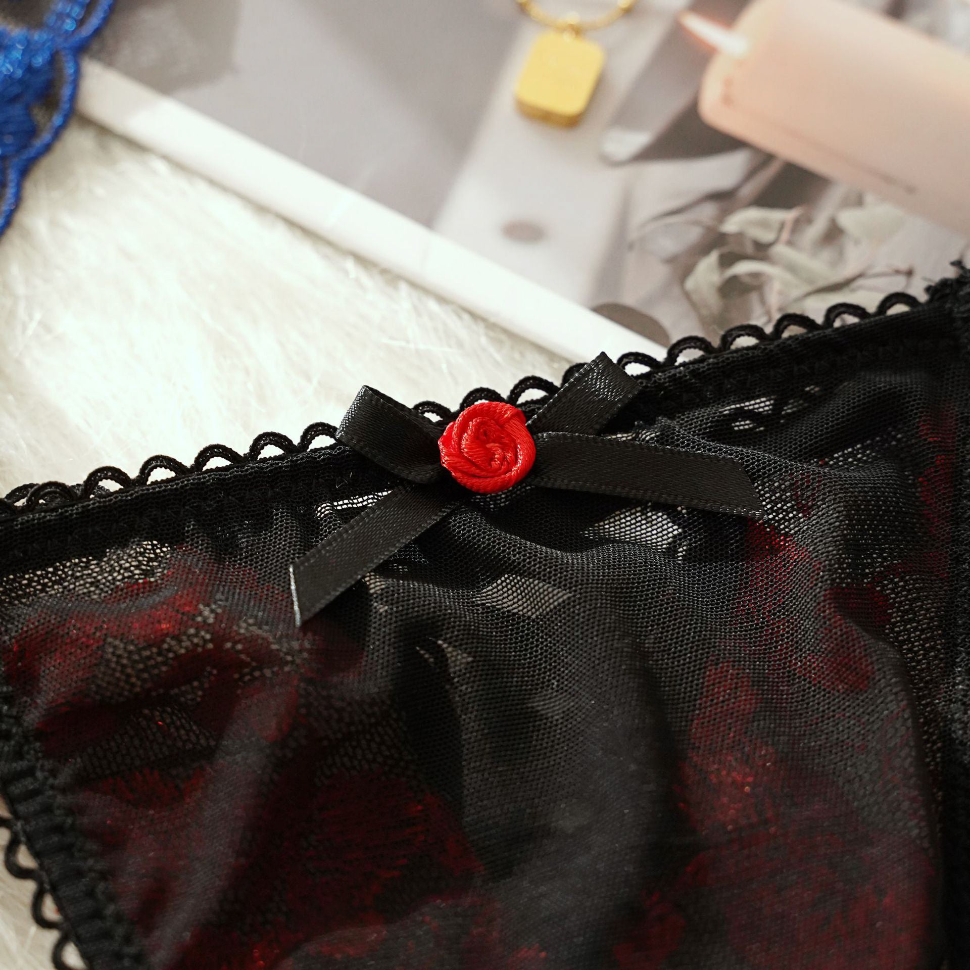 Stringi koronkowe biodrówki elegancka bielizna z delikatną koronką Paolina