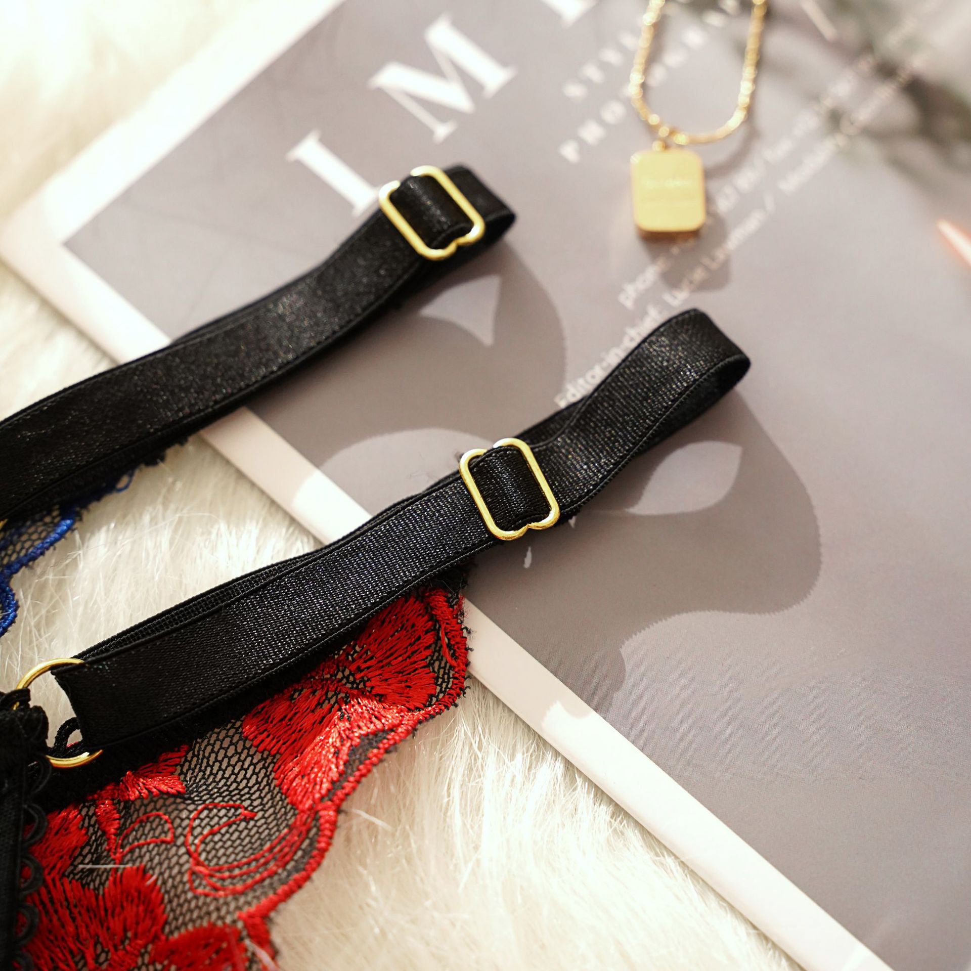 Stringi koronkowe biodrówki elegancka bielizna z delikatną koronką Paolina