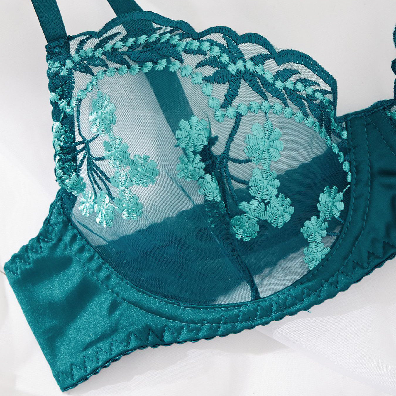 Komplet bielizny haftowanej z koronką regulowany Elfgund