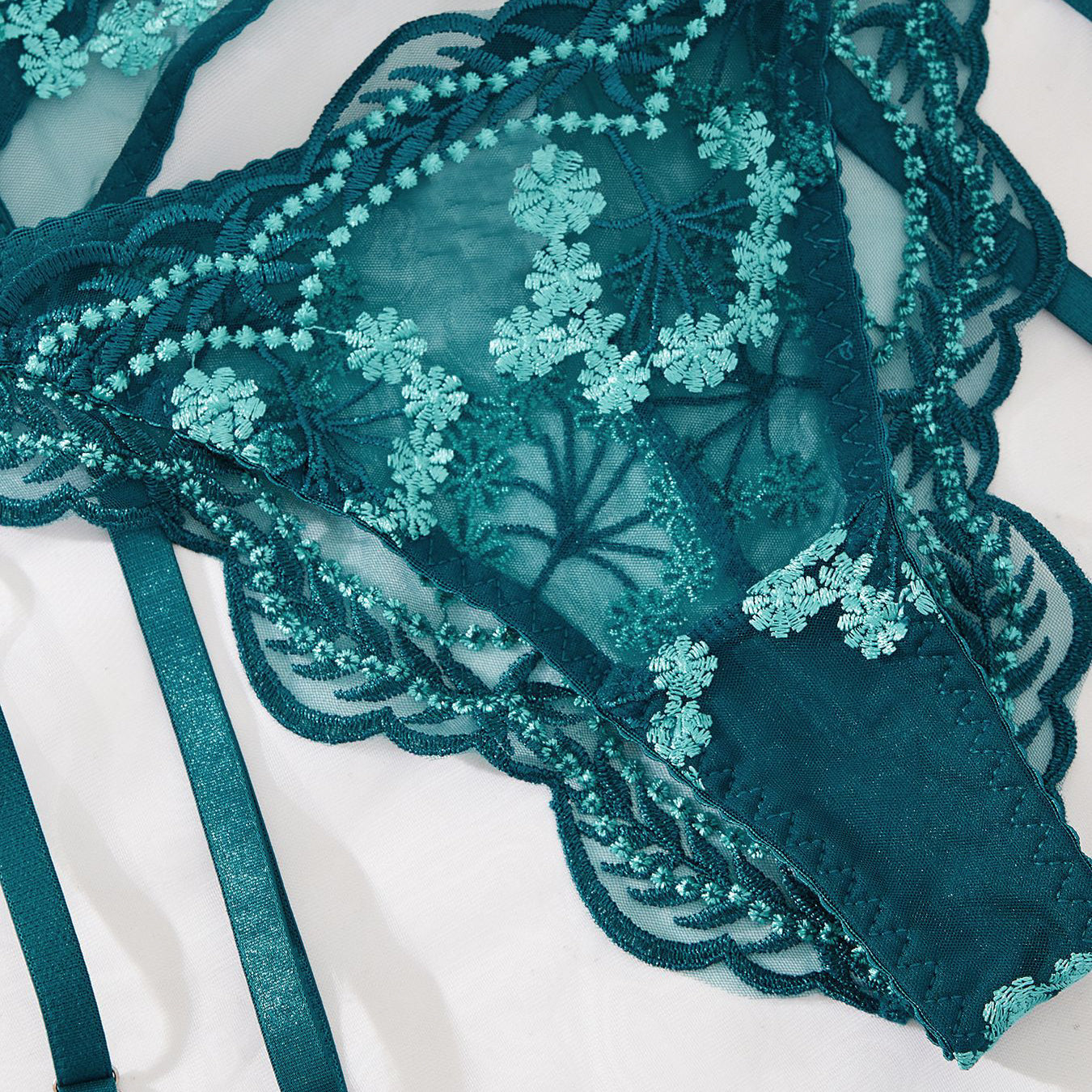 Komplet bielizny haftowanej z koronką regulowany Elfgund