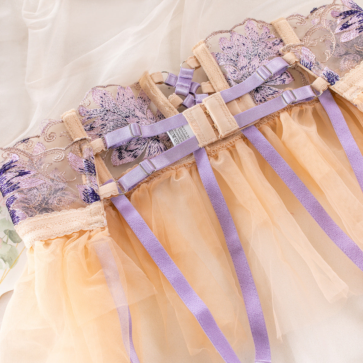 Komplet bielizny z delikatnymi zdobieniami na romantyczne wieczory Karri