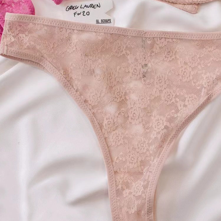 Koronkowy komplet bielizny dwuczęściowej z biustonoszem i majtkami Sophio