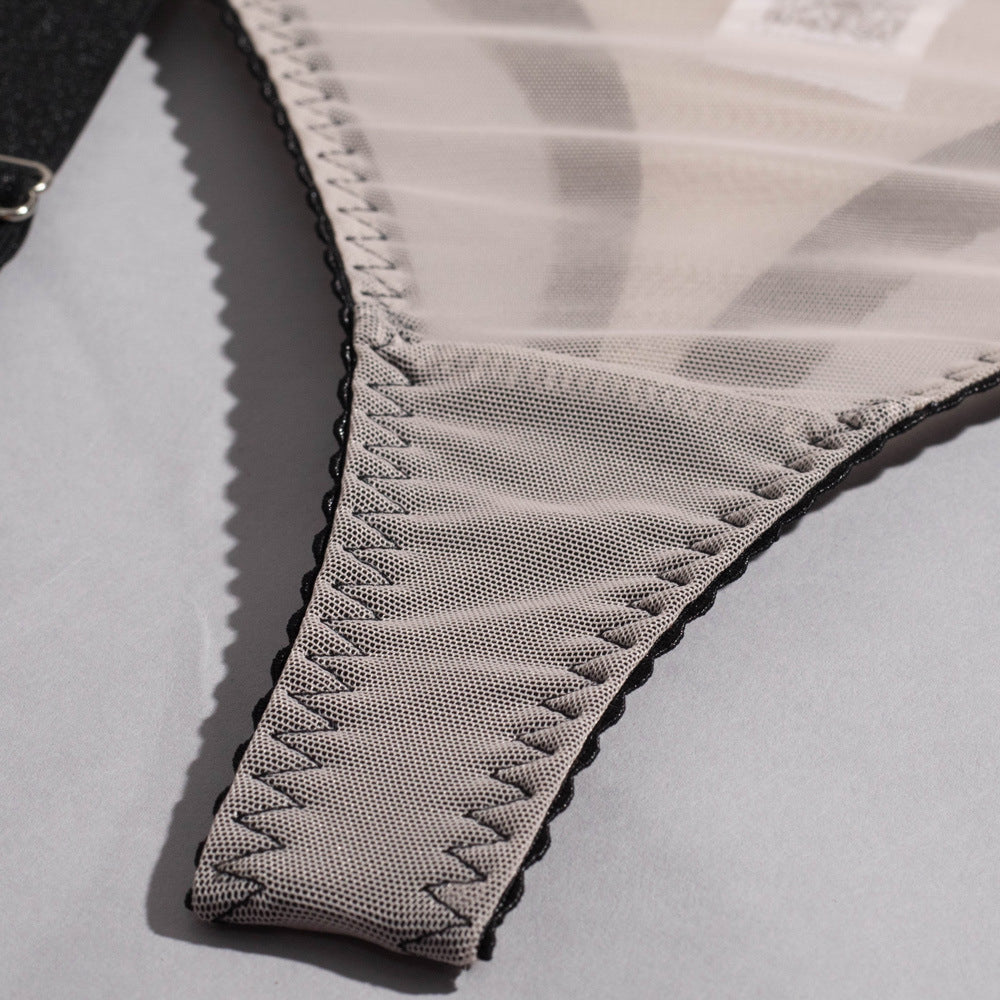 Komplet bielizny z geometrycznymi detalami Melek