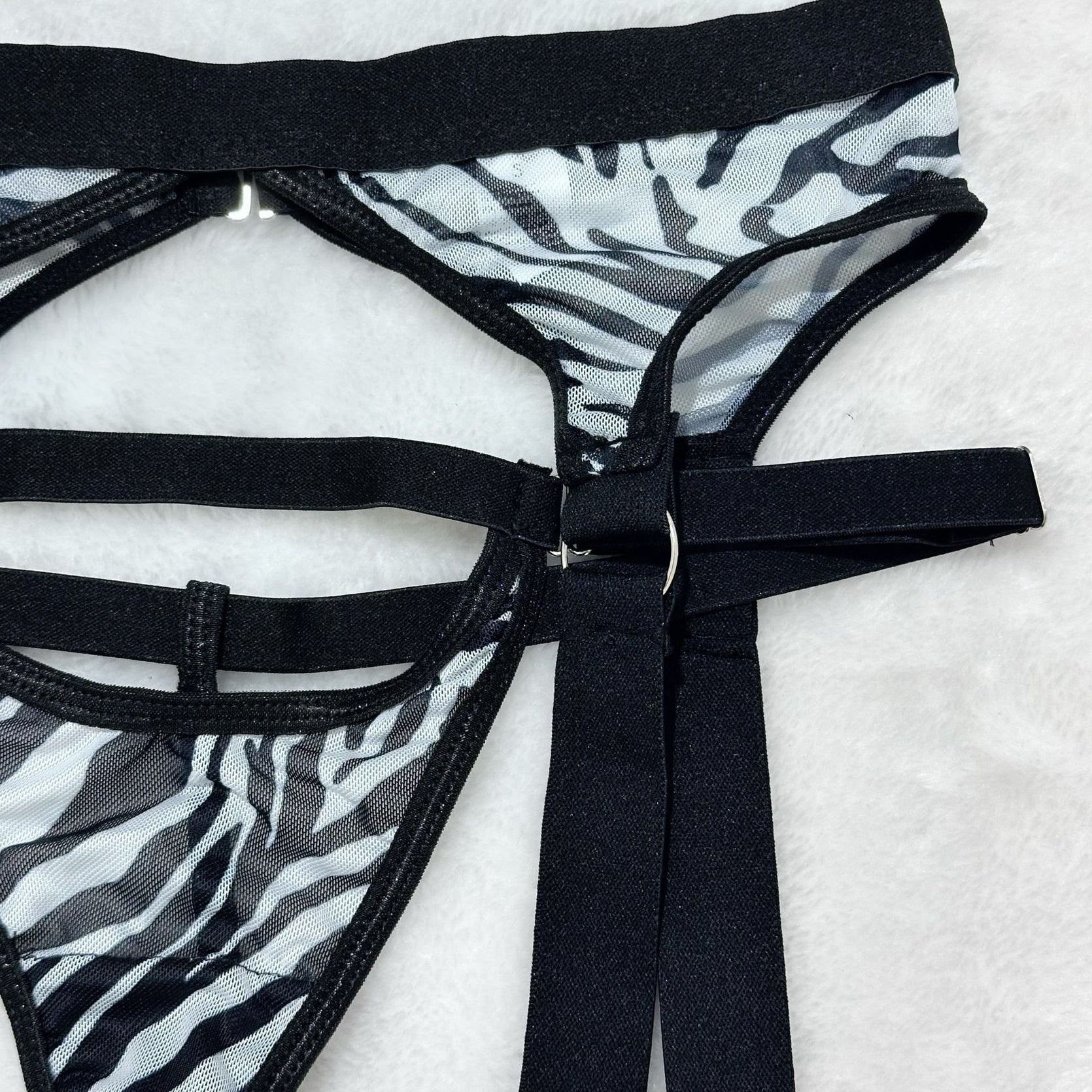 Zestaw bielizny z prześwitującymi elementami na romantyczny wieczór Rosmarie