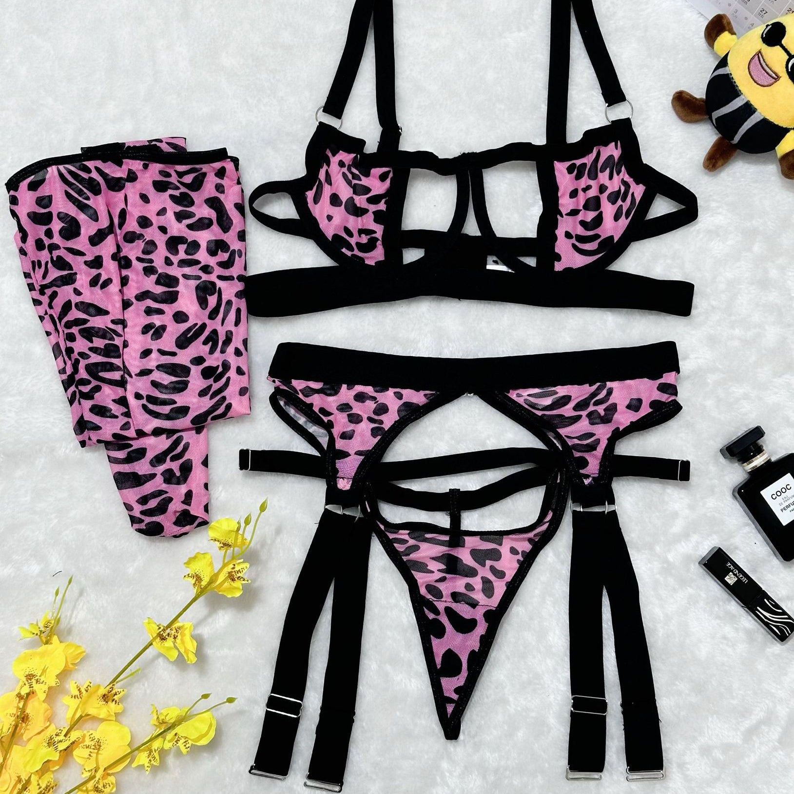 Zestaw bielizny z prześwitującymi elementami na romantyczny wieczór Rosmarie Multikolor