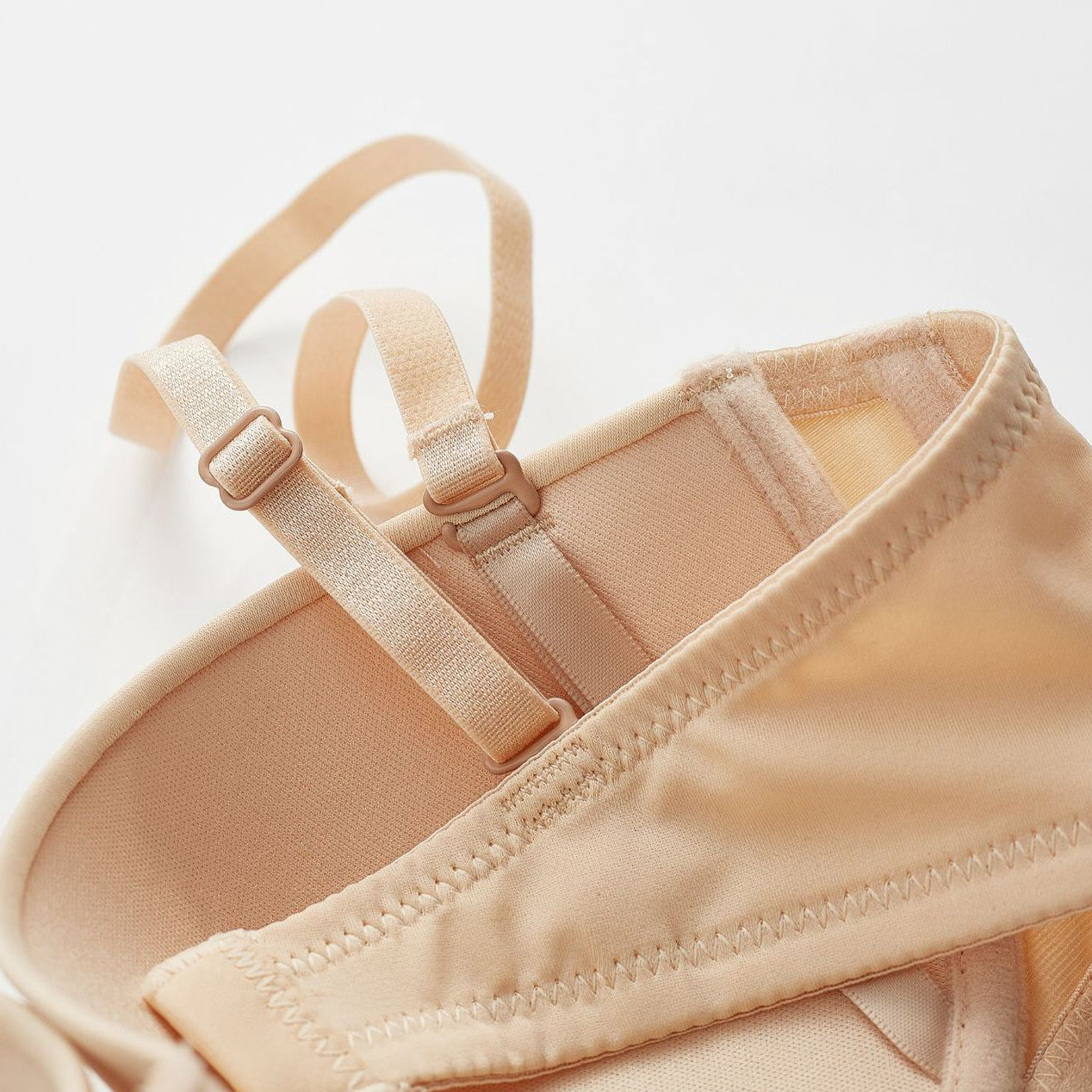 Biustonosz balkonetka gładki niewidoczny pod ubraniem Cymbre