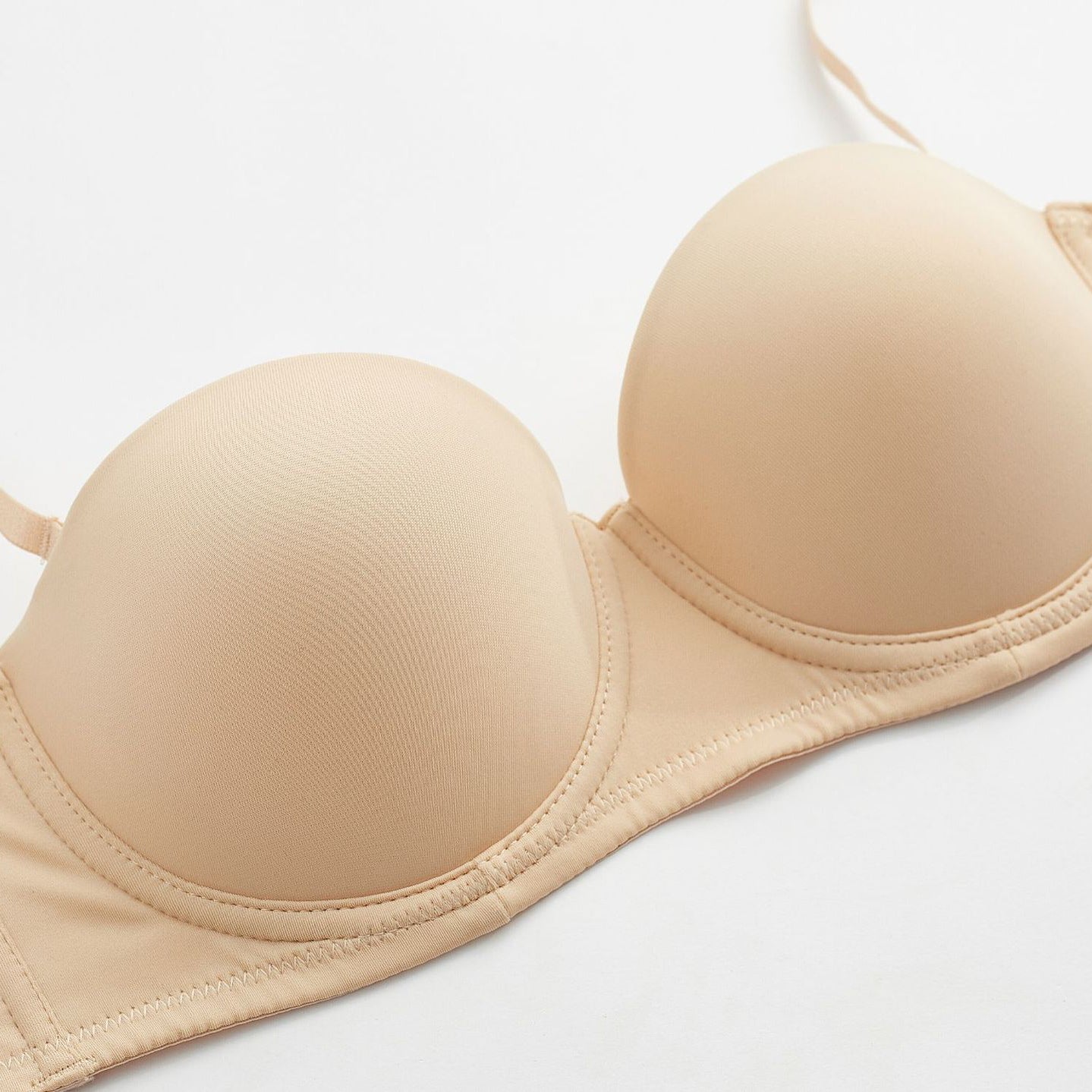 Biustonosz balkonetka gładki niewidoczny pod ubraniem Cymbre