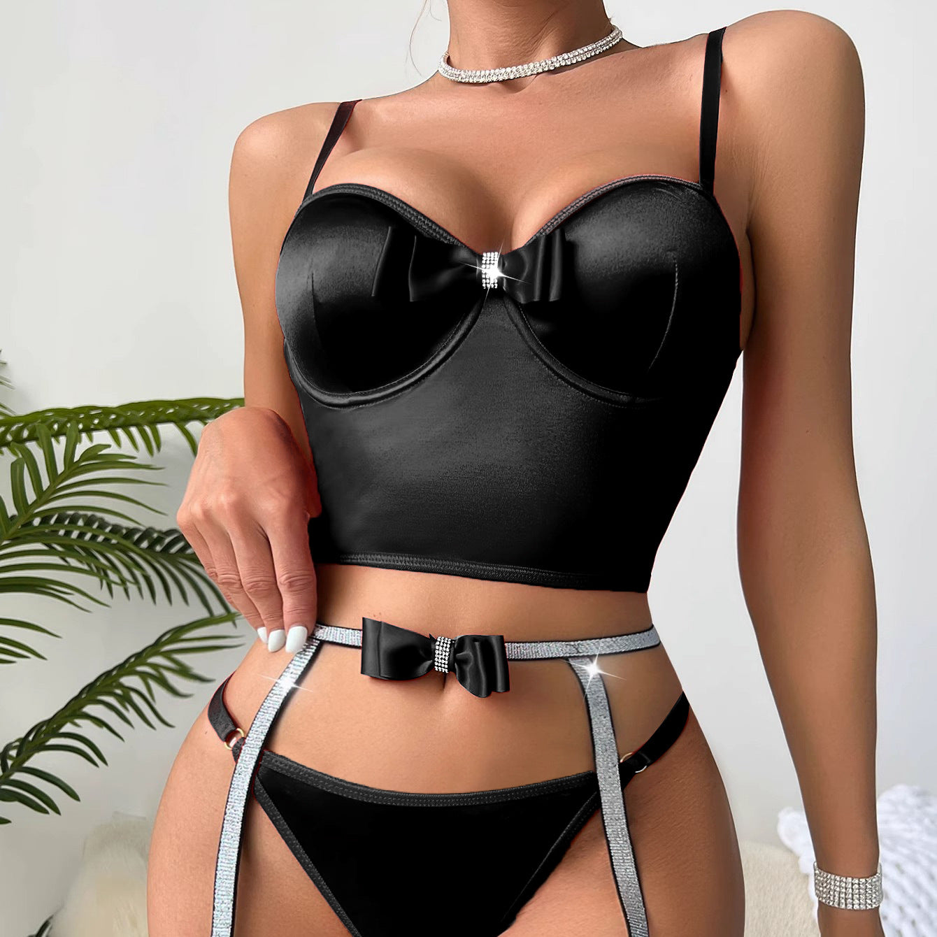 Komplet bielizny z body i pasem do pończoch z kokardą Iside