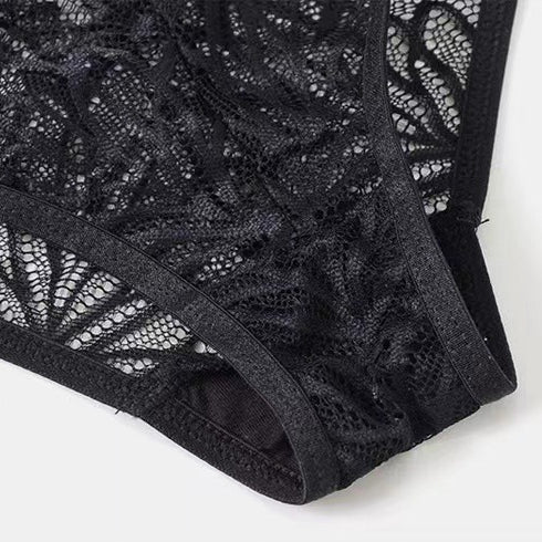 Figi koronkowe z dużym wycięciem dla podkreślenia sylwetki Drenusha