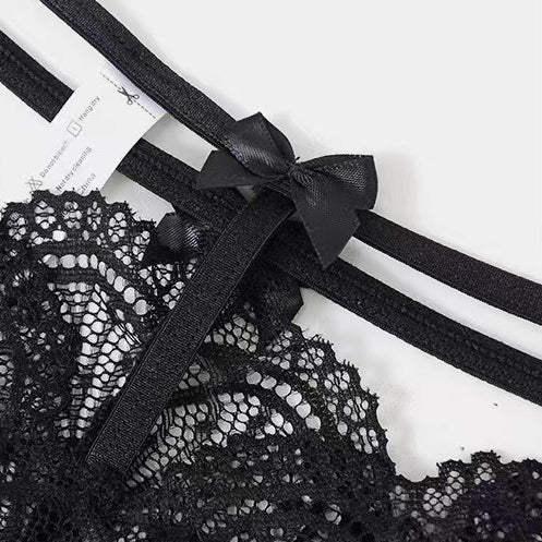 Figi koronkowe z dużym wycięciem dla podkreślenia sylwetki Drenusha