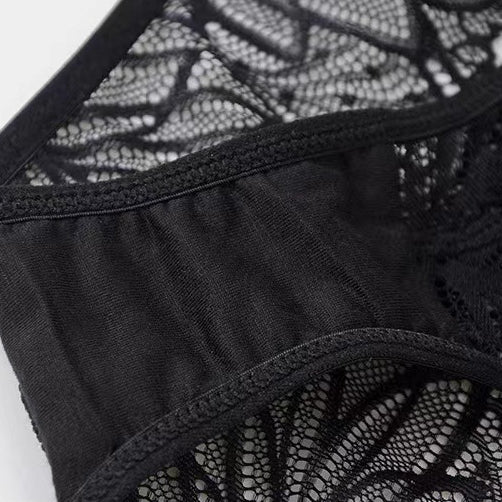 Figi koronkowe z dużym wycięciem dla podkreślenia sylwetki Drenusha