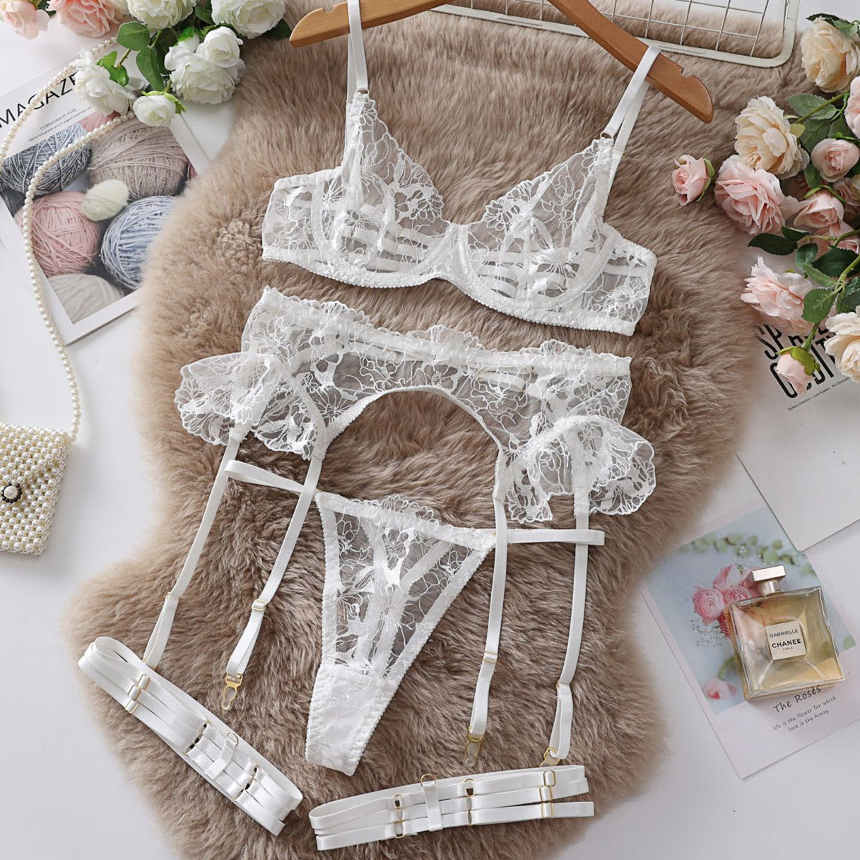 Komplet bielizny push-up z koronką czteroczęściowy Zenia Biały