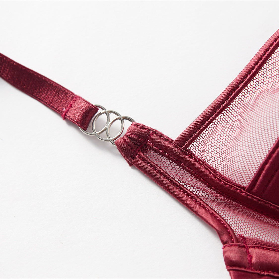 Zestaw bielizny z siateczką zapewniający wygodę i wsparcie Marvis