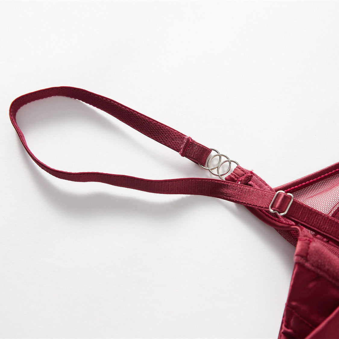 Zestaw bielizny z siateczką zapewniający wygodę i wsparcie Marvis