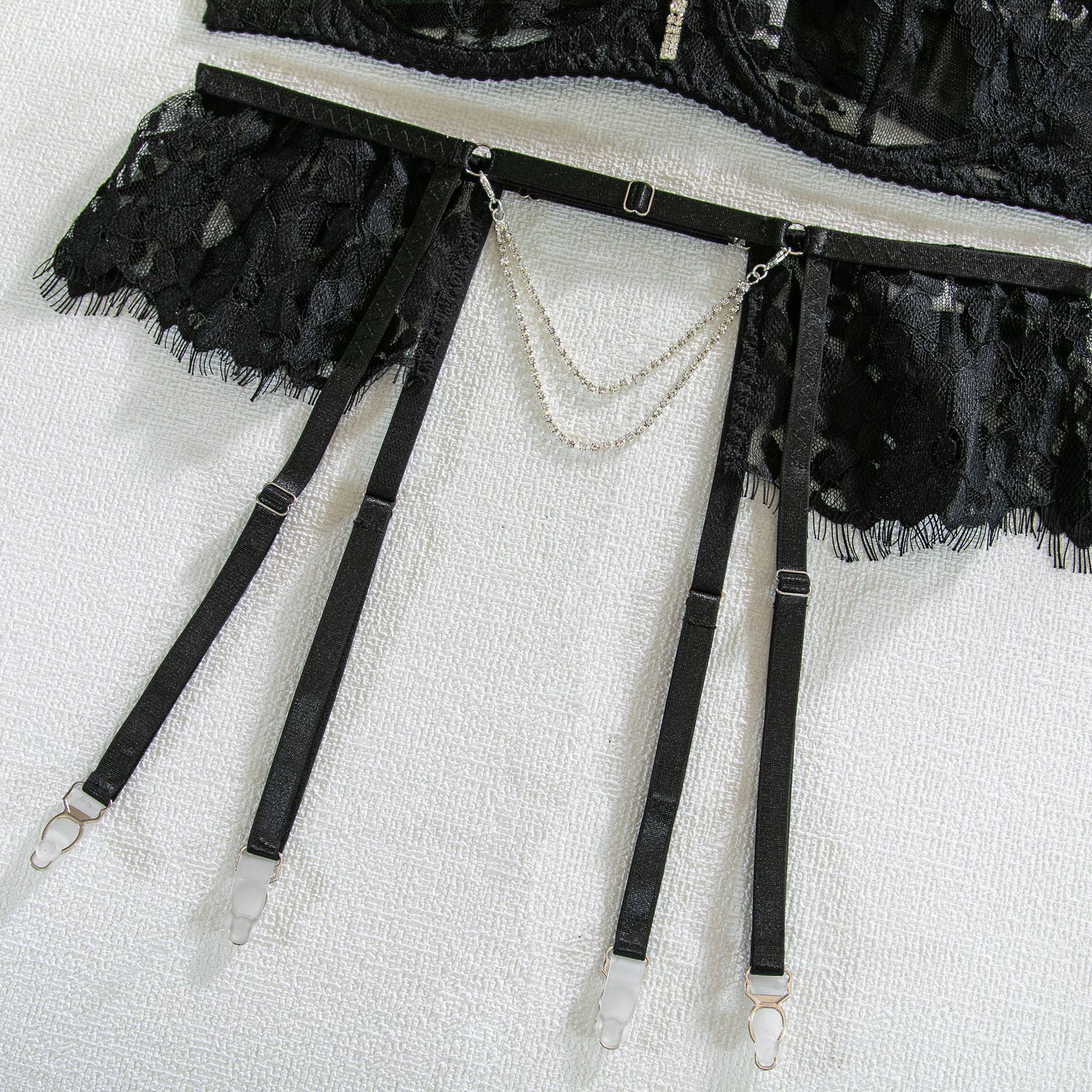 Komplet koronkowej bielizny z biustonoszem, majtkami i pasem do pończoch Svanhild