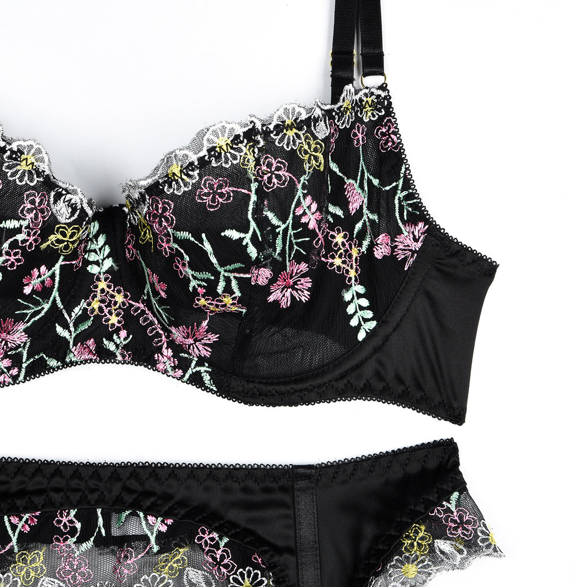 Komplet bielizny z wyszywanymi detalami Gesche