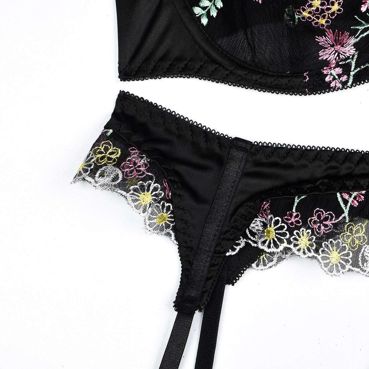 Komplet bielizny z wyszywanymi detalami Gesche