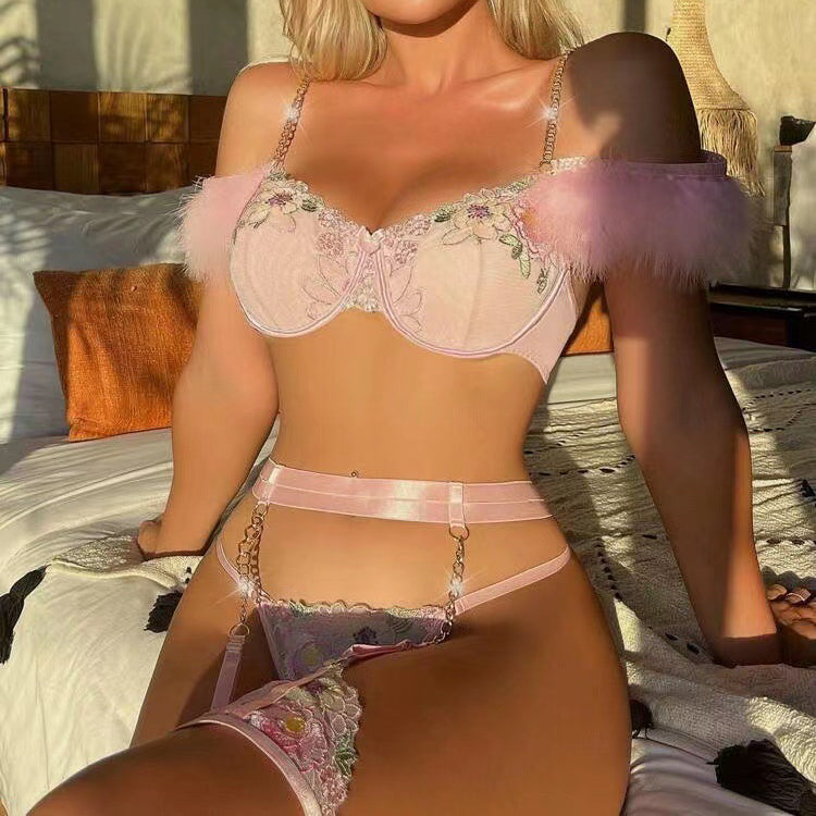 Komplet bielizny z łańcuszkiem i piórkami na specjalne okazje Sudie