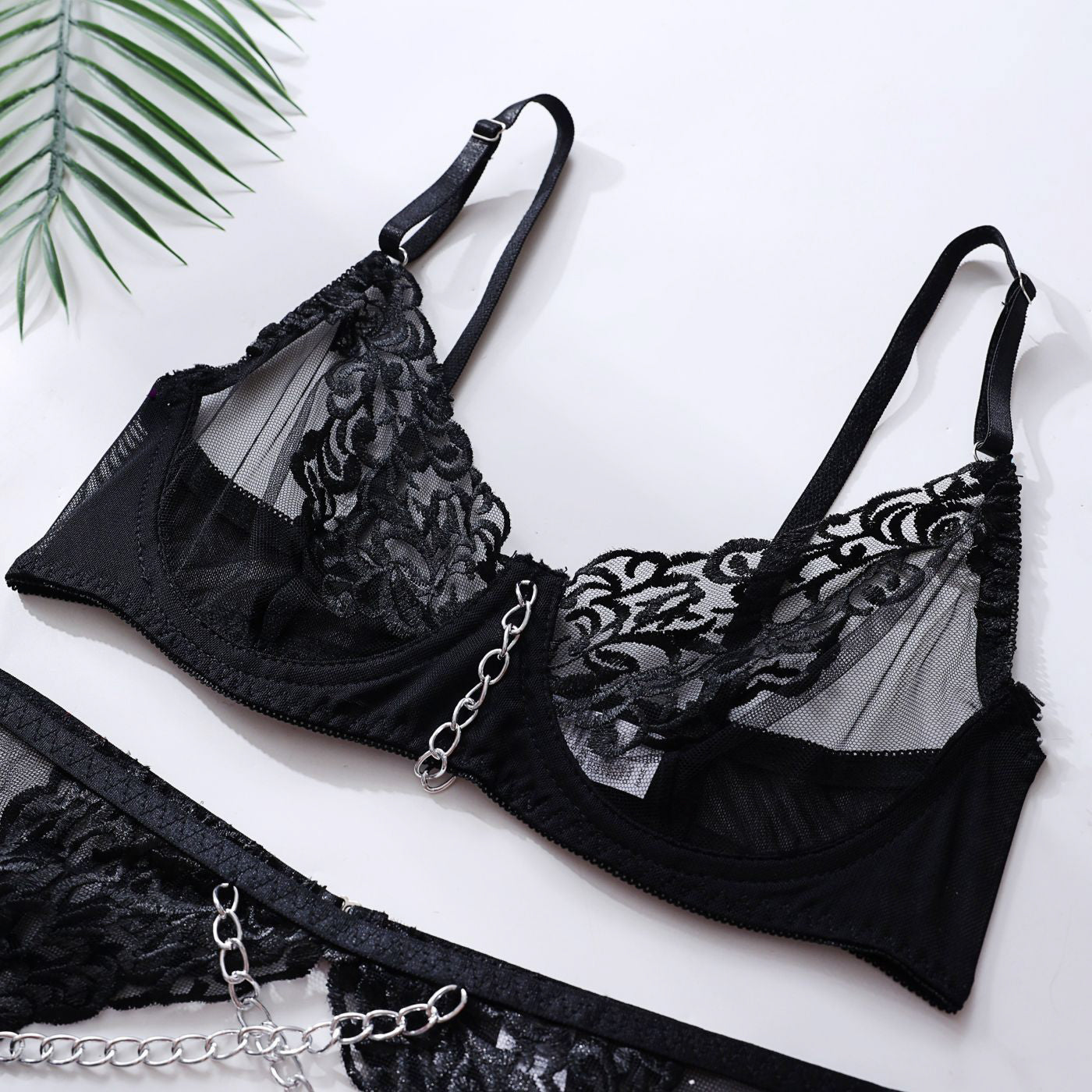 Koronkowy zestaw bielizny z finezyjnymi detalami Borjanka