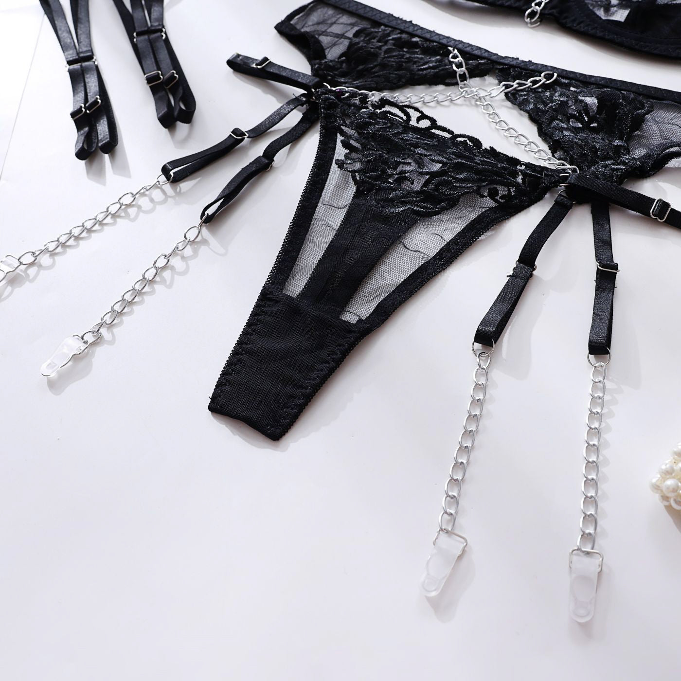 Koronkowy zestaw bielizny z finezyjnymi detalami Borjanka