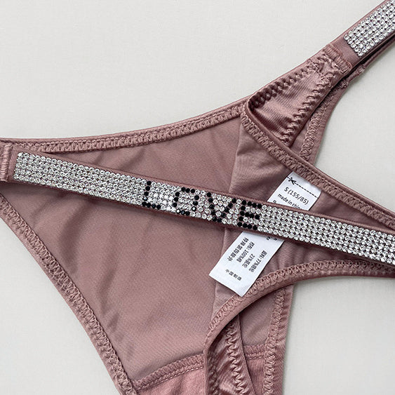 Majtki z ozdobną gumką podkreślające sylwetkę Magga