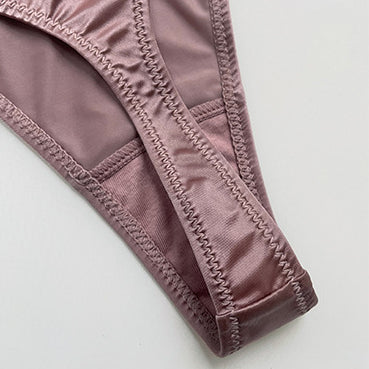 Majtki z ozdobną gumką podkreślające sylwetkę Magga