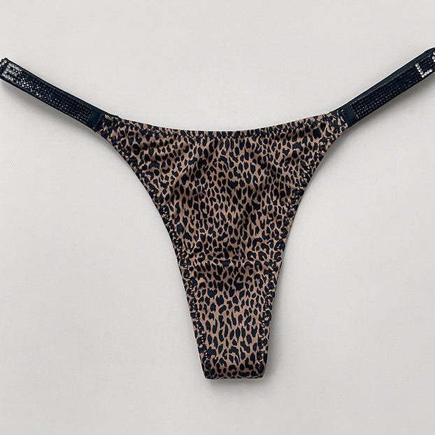 Majtki z ozdobną gumką podkreślające sylwetkę Magga Lampart