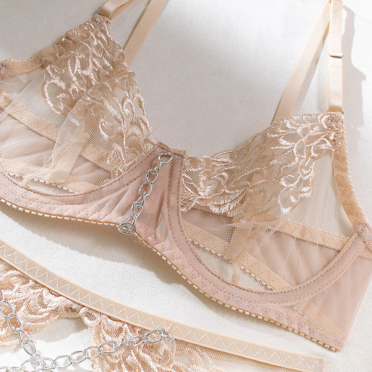 Komplet bielizny z koronką i łańcuszkami Clovis