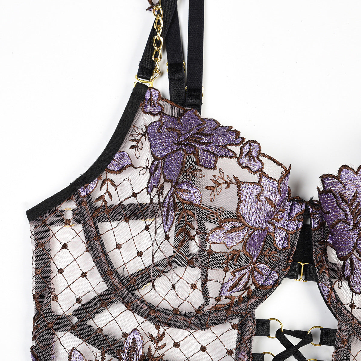 Komplet bielizny z ozdobnymi detalami na specjalne okazje Tzeni