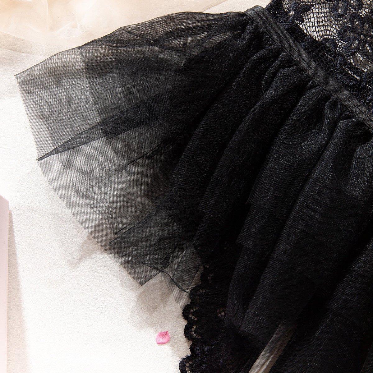 Komplet bielizny koronkowej z baskinką na romantyczne wieczory Sunnefa