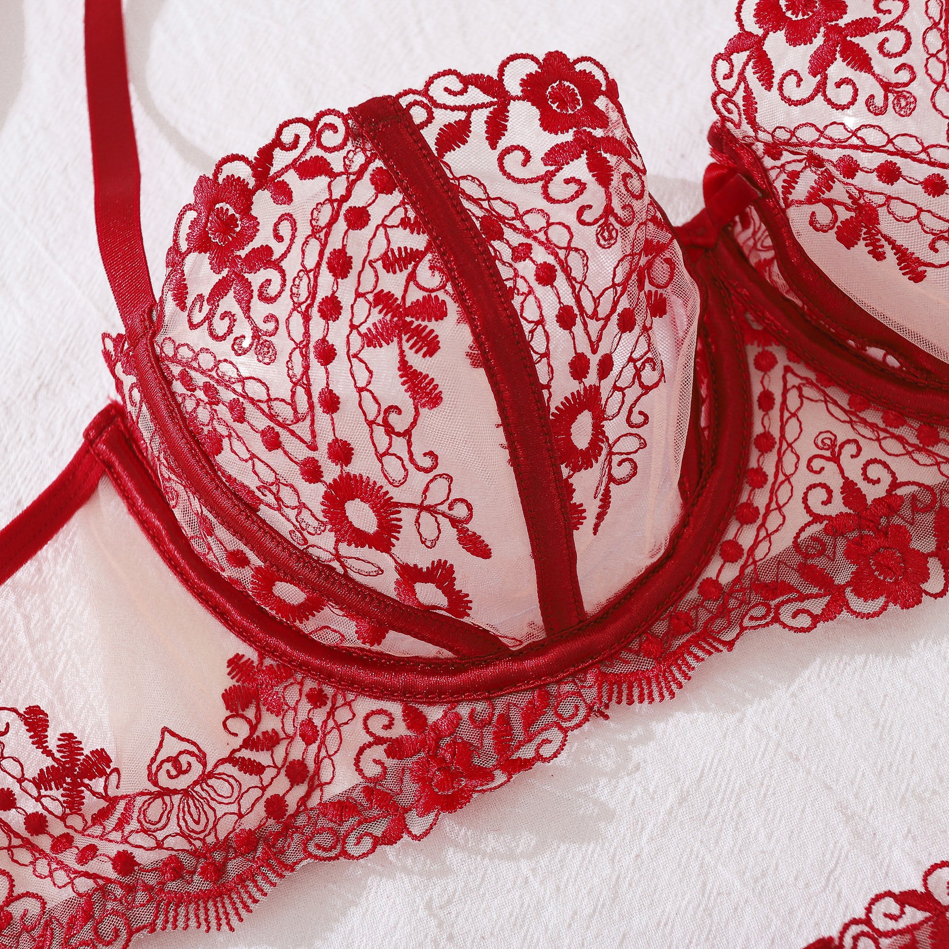 Komplet bielizny koronkowej z półmiseczkami dla wyjątkowych chwil Janay