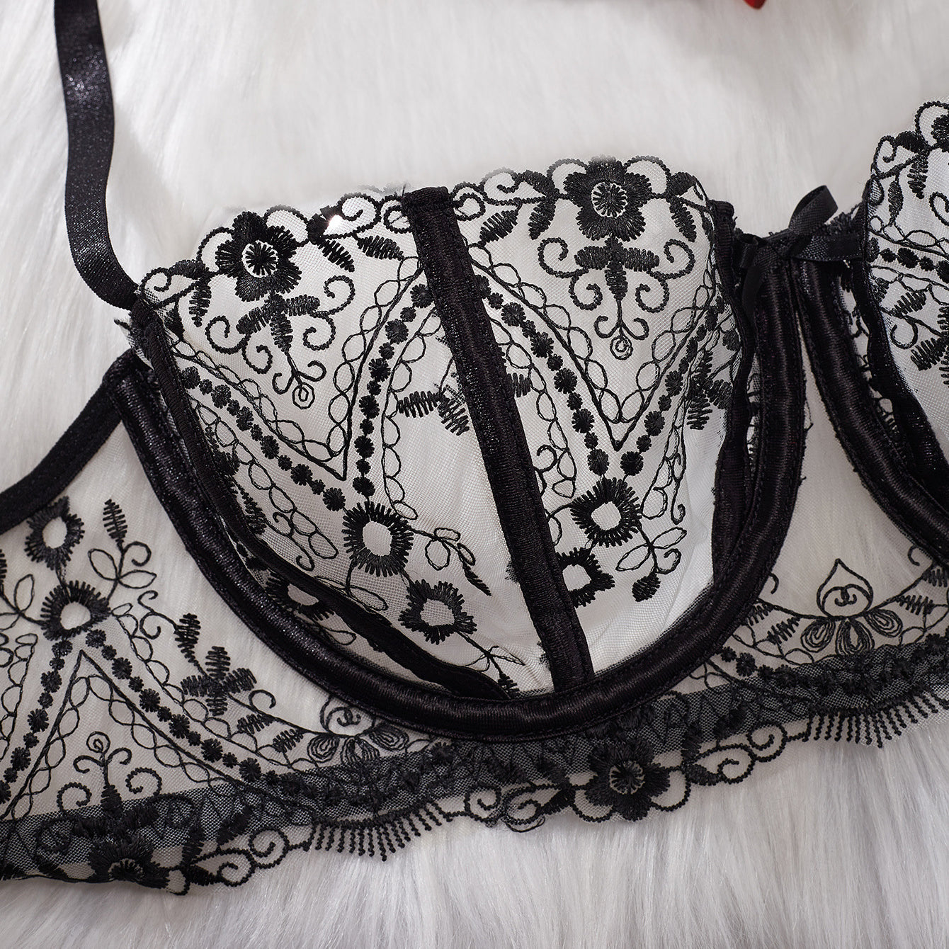 Komplet bielizny koronkowej z półmiseczkami dla wyjątkowych chwil Janay