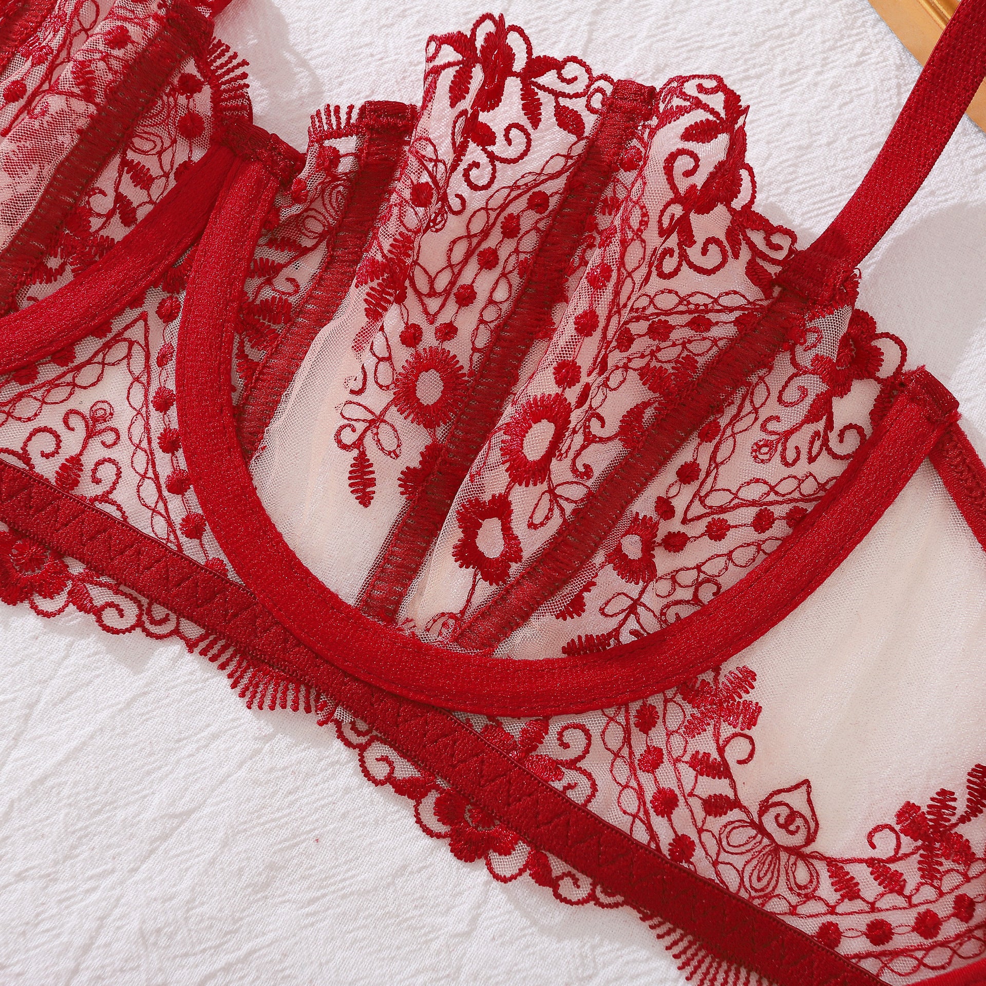 Komplet bielizny koronkowej z półmiseczkami dla wyjątkowych chwil Janay