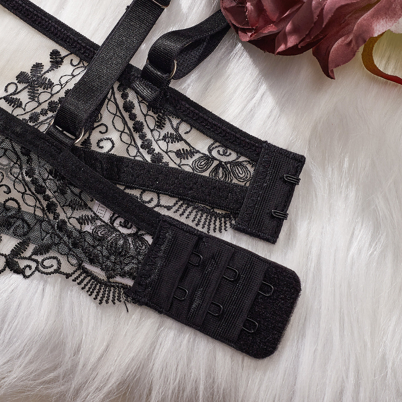 Komplet bielizny koronkowej z półmiseczkami dla wyjątkowych chwil Janay