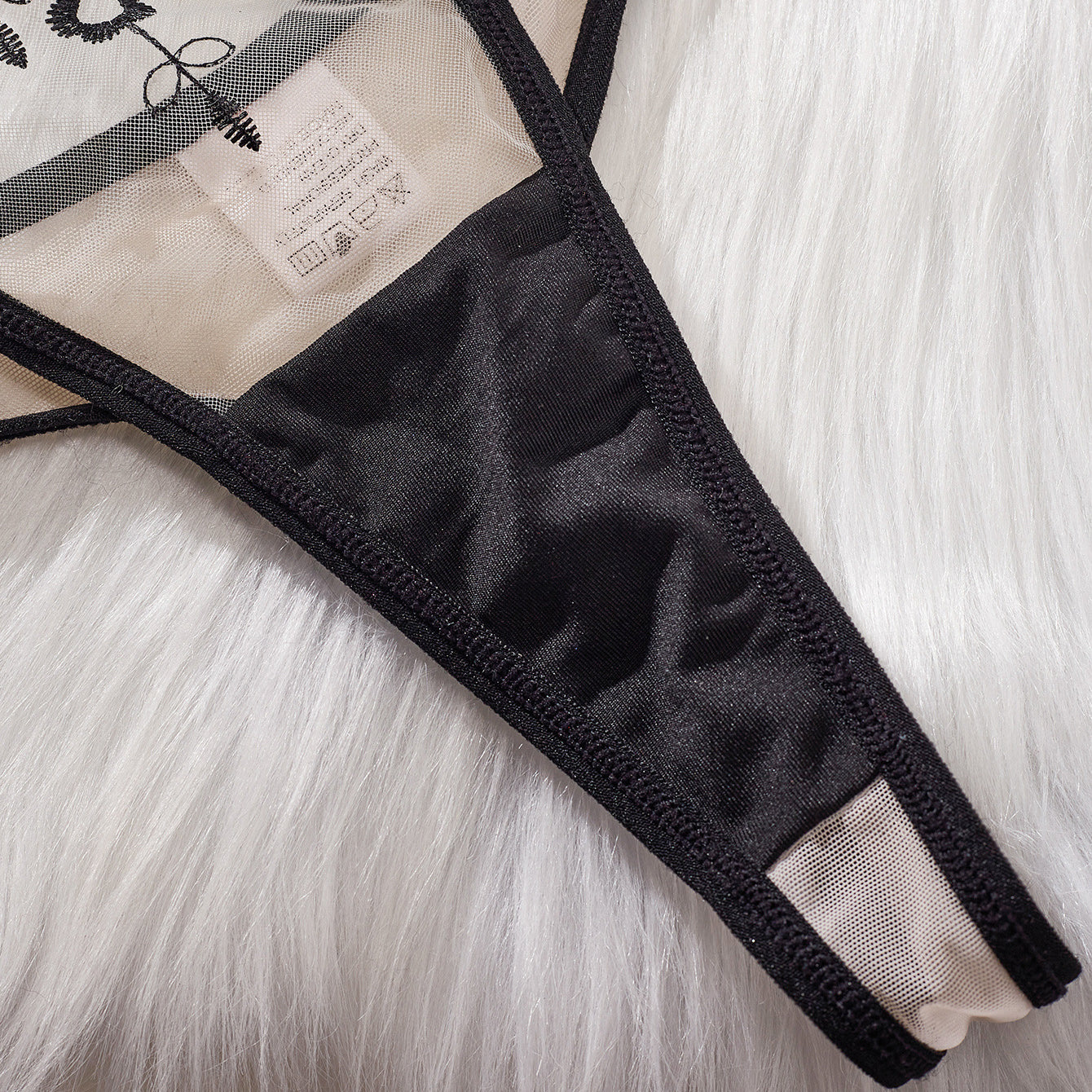 Komplet bielizny koronkowej z półmiseczkami dla wyjątkowych chwil Janay