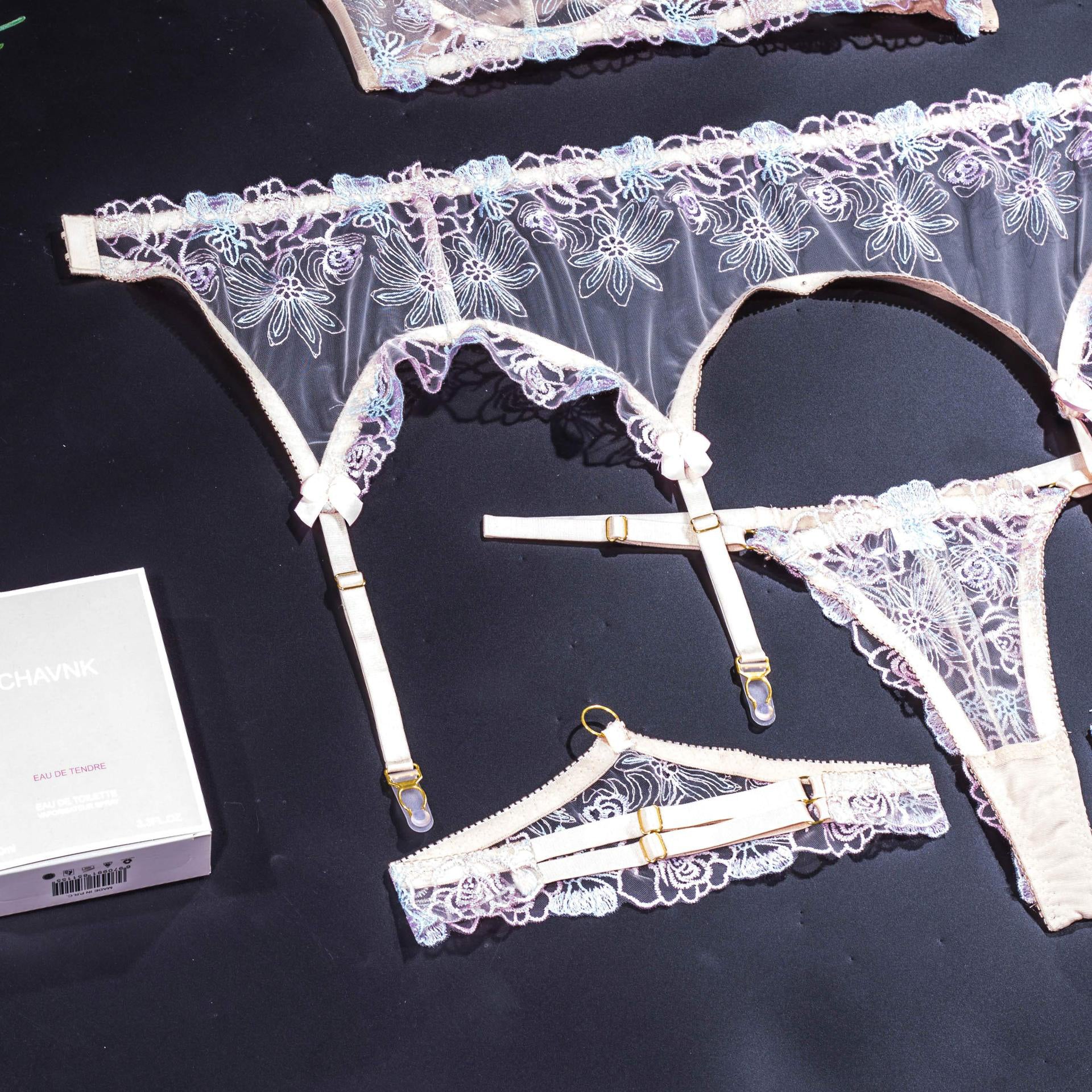 Koronkowy komplet bielizny z regulowanymi ramiączkami Alverta