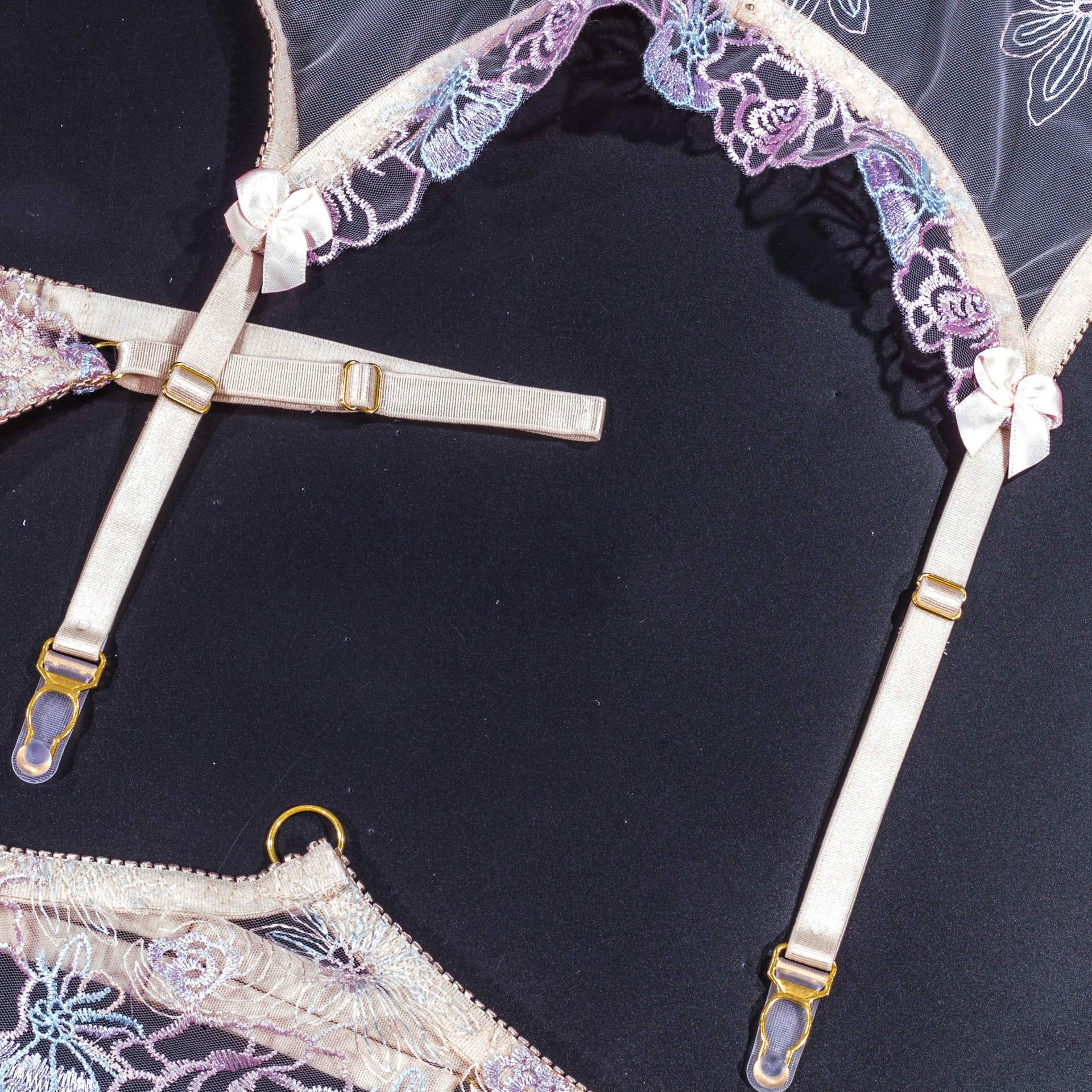 Koronkowy komplet bielizny z regulowanymi ramiączkami Alverta