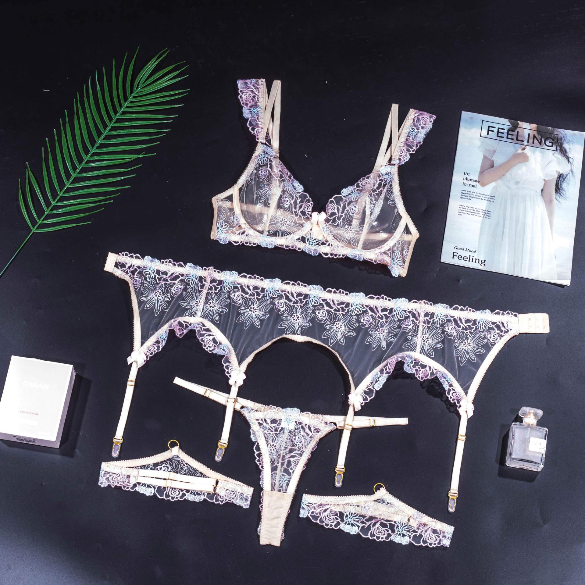 Koronkowy komplet bielizny z regulowanymi ramiączkami Alverta Beżowy