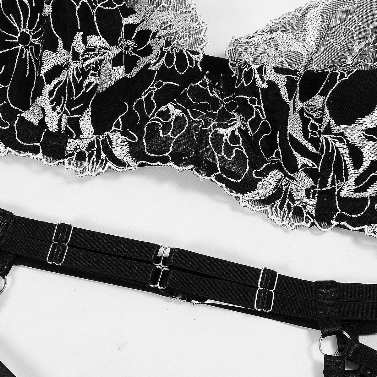 Komplet bielizny z wycięciami na romantyczne wieczory Violetta