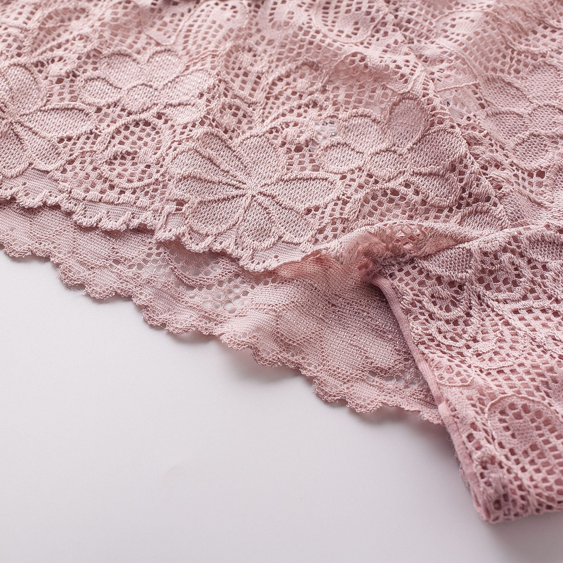 Koronkowe majtki brazylijskie z kokardką Boksoon