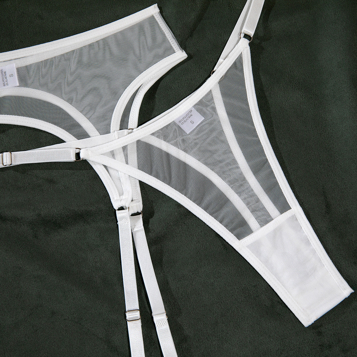 Komplet bielizny z delikatnych materiałów na romantyczne wieczory Carmelita