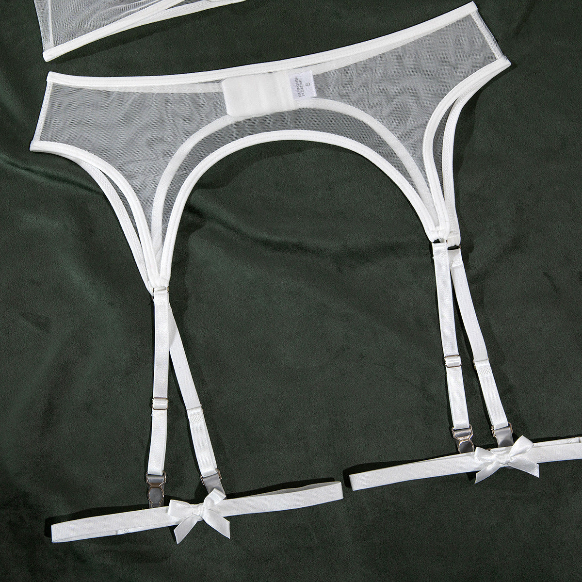 Komplet bielizny z delikatnych materiałów na romantyczne wieczory Carmelita