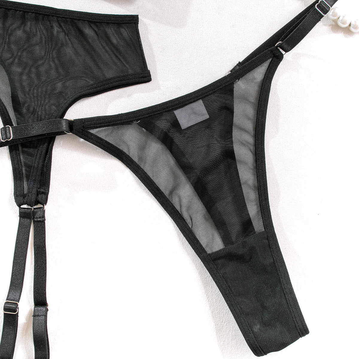 Komplet bielizny z delikatnych materiałów na romantyczne wieczory Carmelita