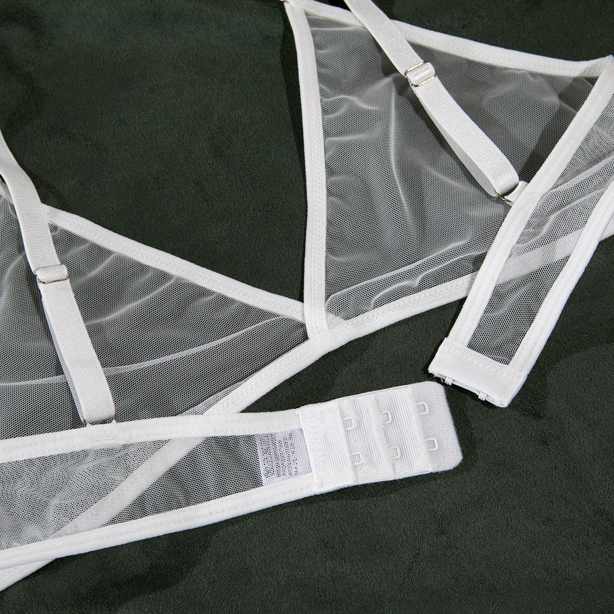 Komplet bielizny z delikatnych materiałów na romantyczne wieczory Carmelita