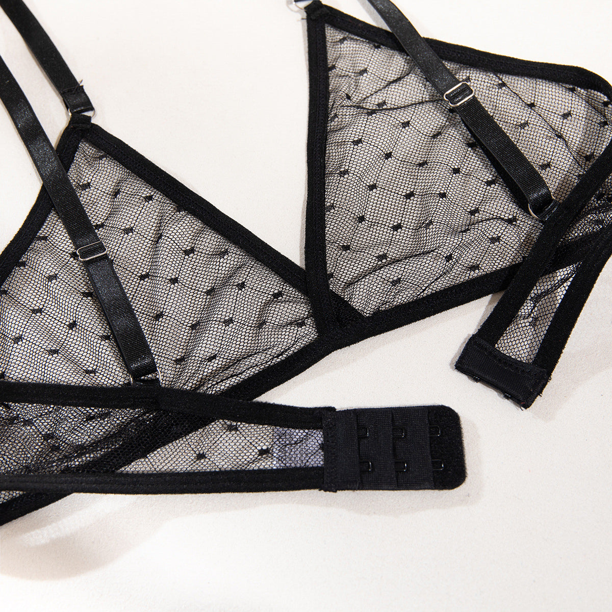 Komplet bielizny z delikatnych materiałów na romantyczne wieczory Carmelita