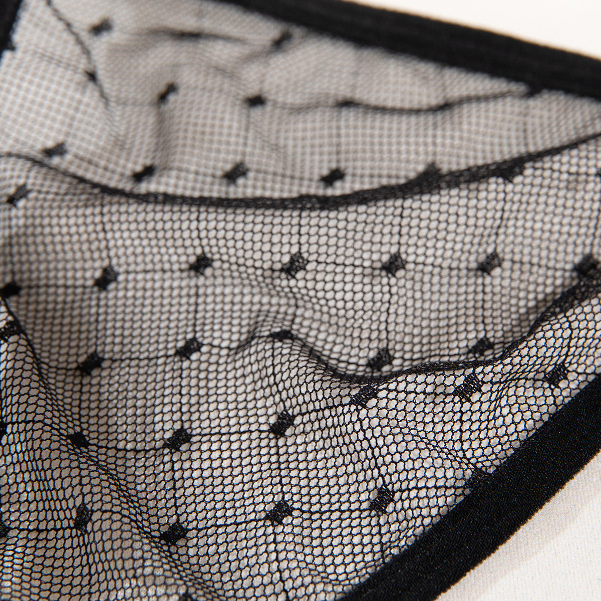 Komplet bielizny z delikatnych materiałów na romantyczne wieczory Carmelita